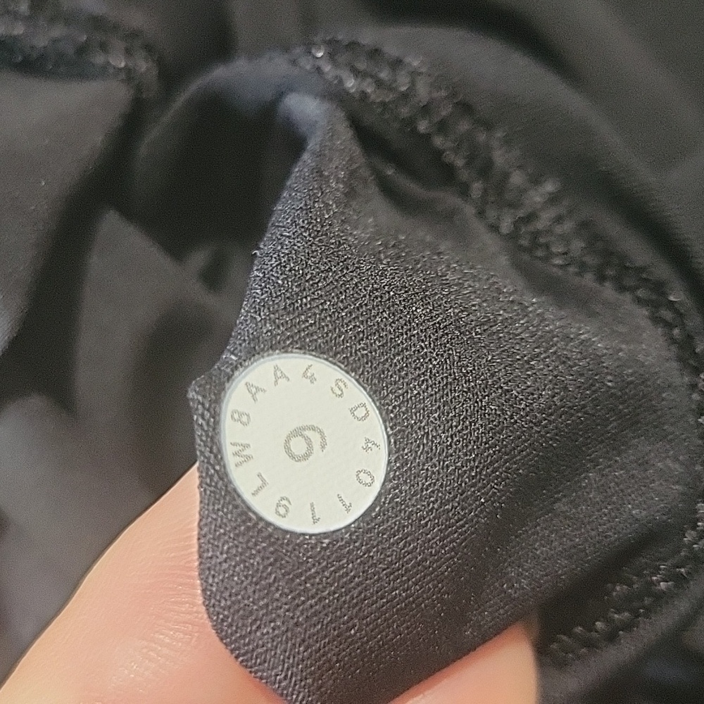 SOLD  Lululemon Play Off The Pleats tennis golf  skirt  skort sz 6 pickle black - Picture 7 of 8